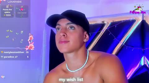 Snapshot of adriianlopez chatting on December 21, 11:13 pm Adrian Lopez online show from December 21, 11:13 pm