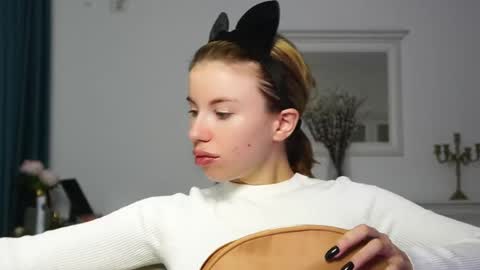 Aelia online show from September 29, 3:44 am