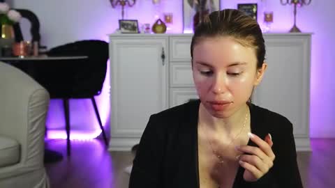 Aelia online show from November 1, 3:30 am