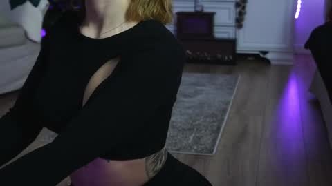 Aelia online show from December 2, 4:51 am