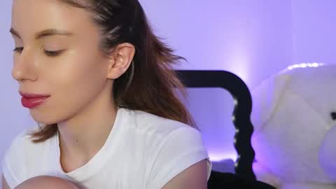 Snapshot of aelia_anara chatting on February 23, 6:38 pm Aelia online show from February 23, 6:38 pm