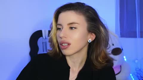 Snapshot of aelia_anara chatting on March 7, 6:38 pm Aelia online show from March 7, 6:38 pm