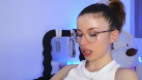 Snapshot of aelia_anara chatting on March 9, 7:07 pm Aelia online show from March 9, 7:07 pm