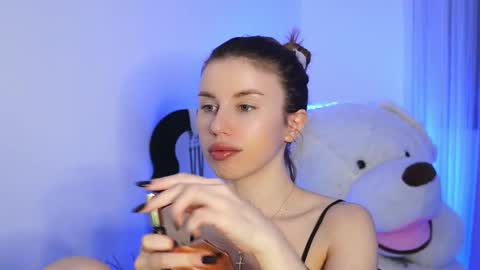 Snapshot of aelia_anara chatting on March 16, 6:23 pm Aelia online show from March 16, 6:23 pm