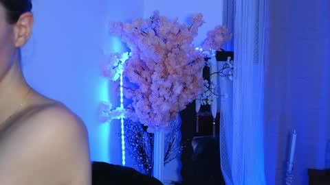 Snapshot of aelia_anara chatting on March 29, 5:24 pm Aelia online show from March 29, 5:24 pm
