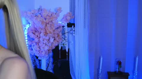 Snapshot of aelia_anara chatting on March 30, 5:36 pm Aelia online show from March 30, 5:36 pm