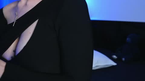 Snapshot of aelia_anara chatting on April 6, 5:25 pm Aelia online show from April 6, 5:25 pm