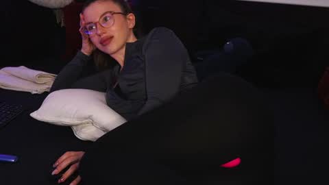 Snapshot of aelia_anara chatting on April 16, 5:47 pm Aelia online show from April 16, 5:47 pm