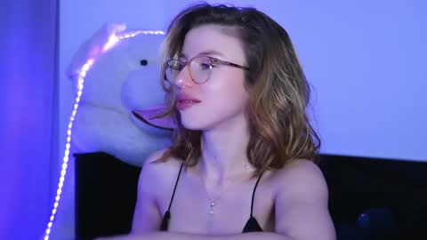 Snapshot of aelia_anara chatting on April 20, 5:26 pm Aelia online show from April 20, 5:26 pm