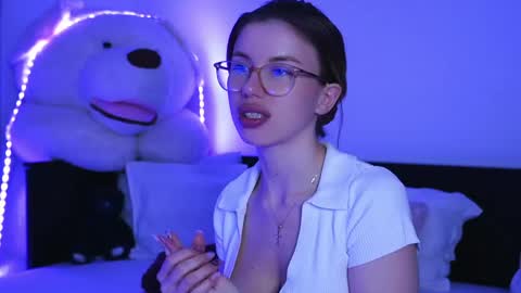 Snapshot of aelia_anara chatting on April 24, 5:37 pm Aelia online show from April 24, 5:37 pm