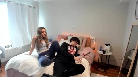 Snapshot of aesus3x chatting on March 22, 12:25 am Niko online show from March 22, 12:25 am