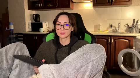 Snapshot of aevra chatting on December 4, 12:41 am vegans taste better online show from December 4, 12:41 am