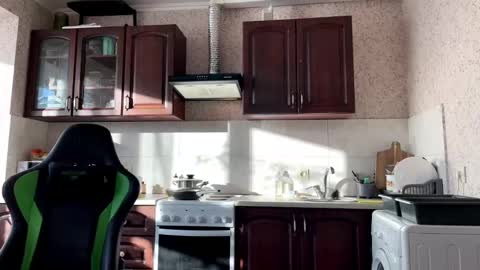 Snapshot of aevra chatting on December 26, 8:18 am vegans taste better online show from December 26, 8:18 am