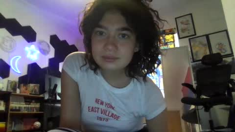 Snapshot of affie_ chatting on June 17, 7:15 pm affie_ online show from June 17, 7:15 pm