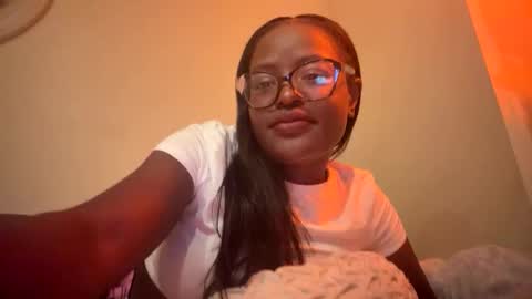 Snapshot of africandomprincess chatting on October 17, 5:21 am africandomprincess online show from October 17, 5:21 am