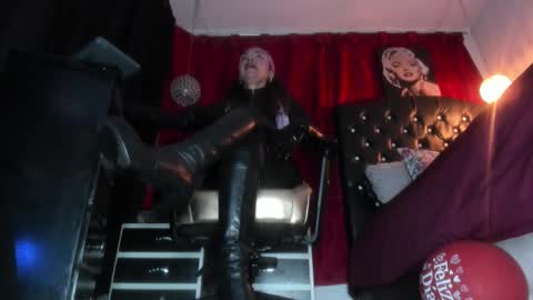 Snapshot of afrika_mif chatting on March 4, 11:11 pm afrika online show from March 4, 11:11 pm