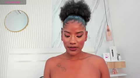 Snapshot of afro_luna chatting on November 29, 12:08 pm Afro Luna online show from November 29, 12:08 pm