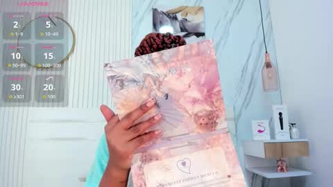 Snapshot of afro_luna chatting on December 5, 11:41 am Afro Luna online show from December 5, 11:41 am