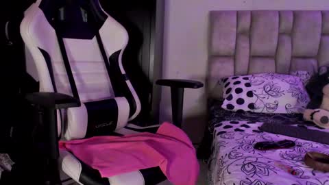 Snapshot of afrodita096 chatting on February 5, 12:53 am afrodita096 online show from February 5, 12:53 am