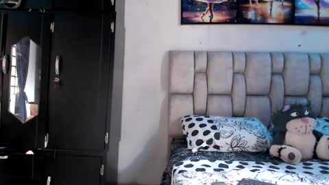 Snapshot of afrodita096 chatting on February 6, 9:06 pm afrodita096 online show from February 6, 9:06 pm