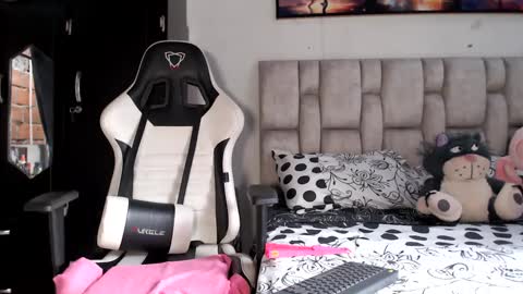 Snapshot of afrodita096 chatting on February 7, 10:09 pm afrodita096 online show from February 7, 10:09 pm