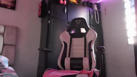 Snapshot of afrodita096 chatting on February 12, 3:05 pm afrodita096 online show from February 12, 3:05 pm