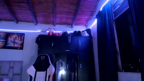 Snapshot of afrodita096 chatting on February 22, 3:45 am afrodita096 online show from February 22, 3:45 am