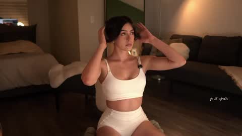 Emma online show from June 9, 10:21 pm
