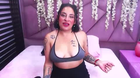 afroditaowen_ online show from October 24, 11:39 am