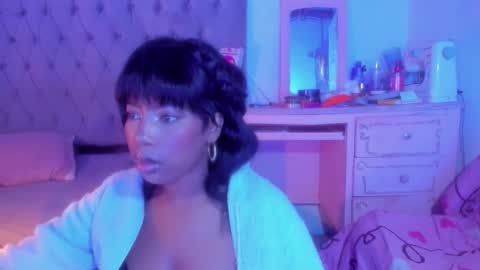 Snapshot of afrogoddes chatting on September 9, 12:37 pm afrogoddes online show from September 9, 12:37 pm