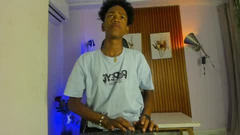 Snapshot of afrowayuu chatting on May 19, 5:52 pm afrowayuu online show from May 19, 5:52 pm