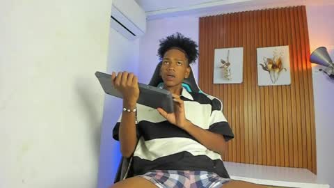 Snapshot of afrowayuu chatting on May 20, 5:52 pm afrowayuu online show from May 20, 5:52 pm