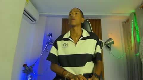 Snapshot of afrowayuu chatting on May 26, 6:04 pm afrowayuu online show from May 26, 6:04 pm