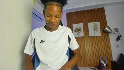 Snapshot of afrowayuu chatting on June 5, 5:51 pm afrowayuu online show from June 5, 5:51 pm