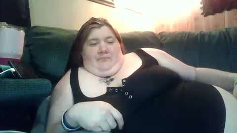 Snapshot of afterhoursangle35 chatting on April 13, 12:05 am Babygirls353637 online show from April 13, 12:05 am