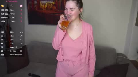 Lana  1800 - 0330 UTC   Mia 0700- 1630 UTC online show from February 27, 6:13 am