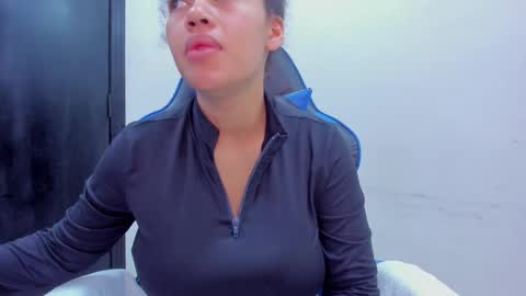 Snapshot of agata18_ chatting on April 11, 12:31 pm A G A T A online show from April 11, 12:31 pm