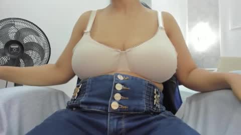 Snapshot of agata18_ chatting on April 15, 1:07 pm A G A T A online show from April 15, 1:07 pm