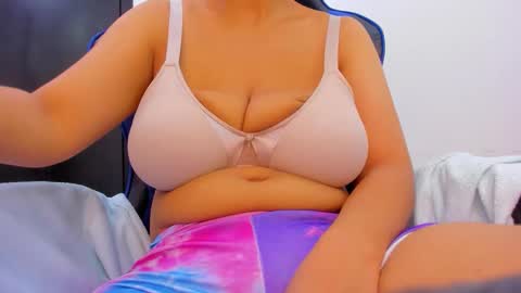 Snapshot of agata18_ chatting on May 27, 12:35 pm A G A T A online show from May 27, 12:35 pm