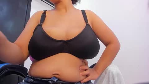 Snapshot of agata18_ chatting on June 9, 7:36 pm A G A T A online show from June 9, 7:36 pm