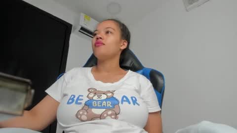 Snapshot of agata18_ chatting on June 11, 8:29 pm A G A T A online show from June 11, 8:29 pm