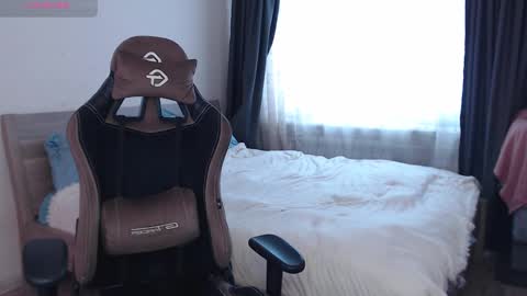 Snapshot of agata_cherry chatting on December 5, 6:10 am Eva online show from December 5, 6:10 am