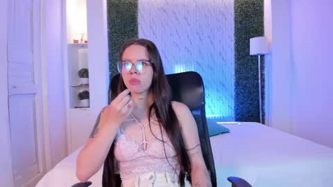 Snapshot of agata_evanss chatting on December 15, 10:52 am agata_evanss online show from December 15, 10:52 am