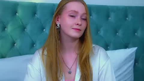 Snapshot of agatafoxley chatting on June 21, 7:49 pm AgataFoxley online show from June 21, 7:49 pm