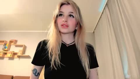 Snapshot of agatahowak chatting on May 18, 4:35 pm Arina online show from May 18, 4:35 pm