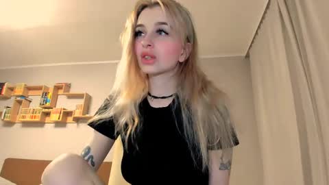 Snapshot of agatahowak chatting on May 23, 5:17 pm Arina online show from May 23, 5:17 pm