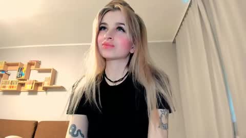 Snapshot of agatahowak chatting on May 26, 4:14 pm Arina online show from May 26, 4:14 pm