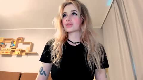 Snapshot of agatahowak chatting on May 27, 4:48 pm Arina online show from May 27, 4:48 pm