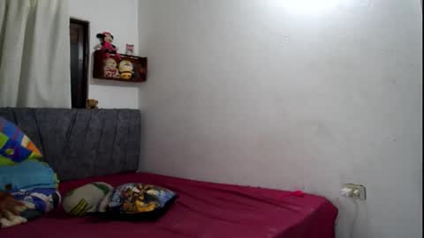 independent model online show from March 21, 5:01 am