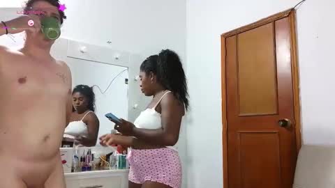 independent model online show from May 25, 5:02 am